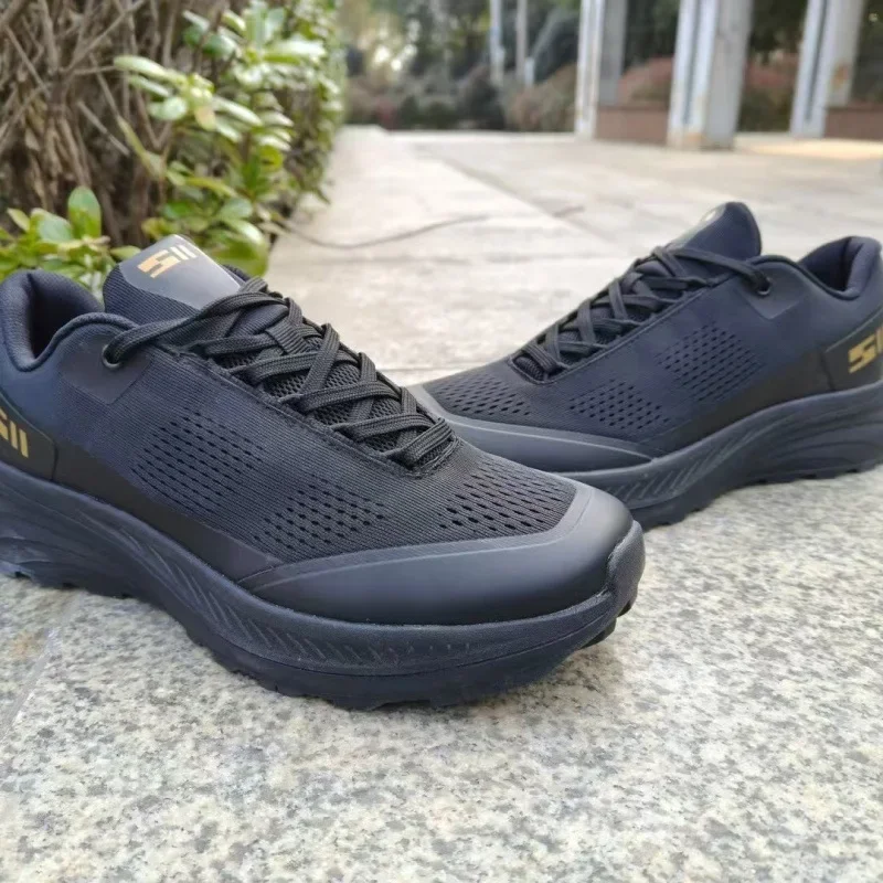 New Breathable Men's Sports Shoes Shock-absorbing Lightweight Anti Slip Casual Camping Running Shoes Wear-resistant Hiking Shoes
New Breathable Men's Sports Shoes Shock-absorbing Lightweight Anti Slip Casual Camping Running Shoes Wear-resistant Hiking Shoes