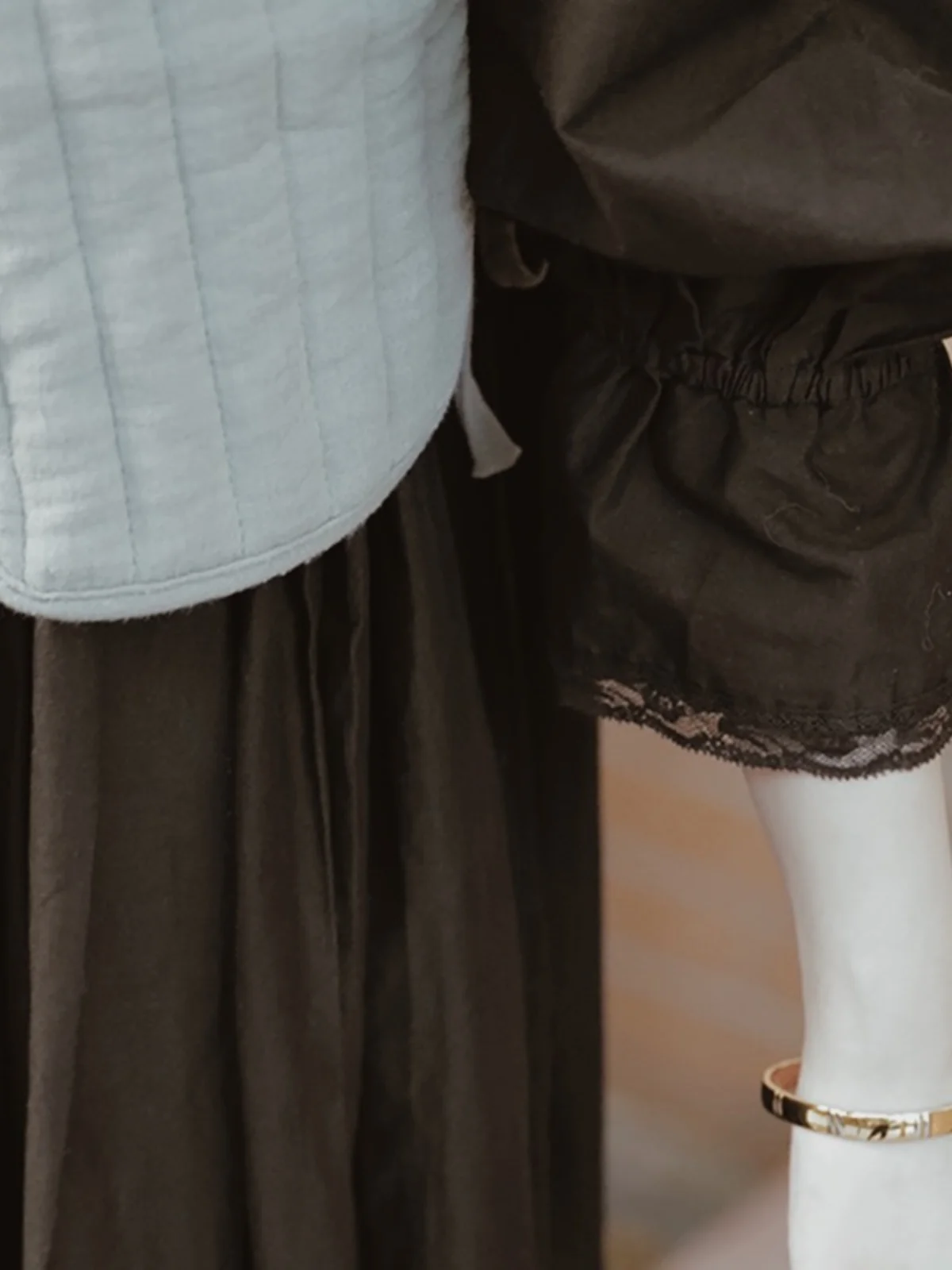 Women's Simple round Ne Vest T240 Single Row Button Rope Tie Inner Wear Asymmetrical Cotton Pure Color Original Design
Women's Simple round Ne Vest T240 Single Row Button Rope Tie Inner Wear Asymmetrical Cotton Pure Color Original Design