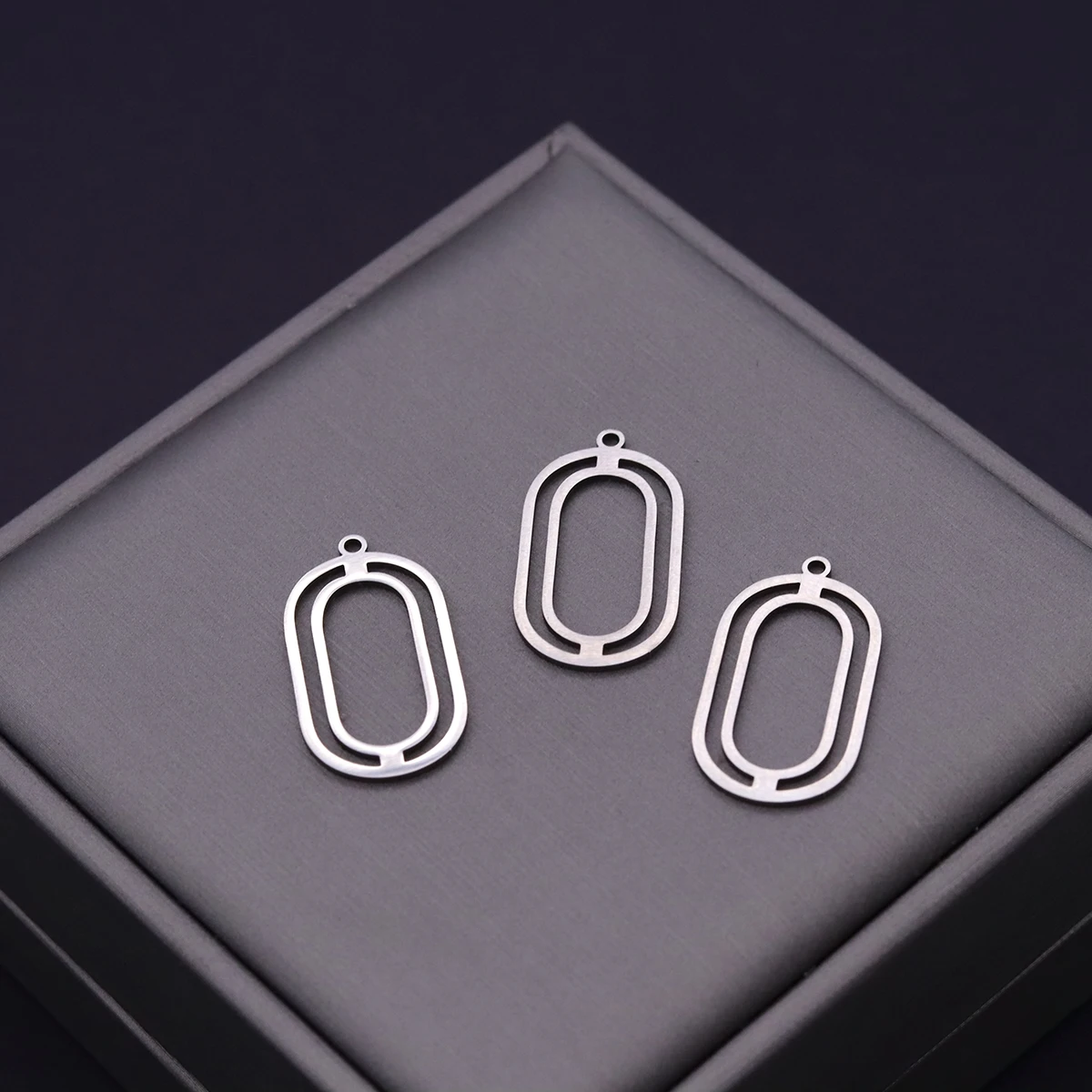 3pcs Geometric Oval Charms Pendant Stainless Steel Round Hollow Pendants Necklace For DIY Jewelry Making Findings Accessories
3pcs Geometric Oval Charms Pendant Stainless Steel Round Hollow Pendants Necklace For DIY Jewelry Making Findings Accessories