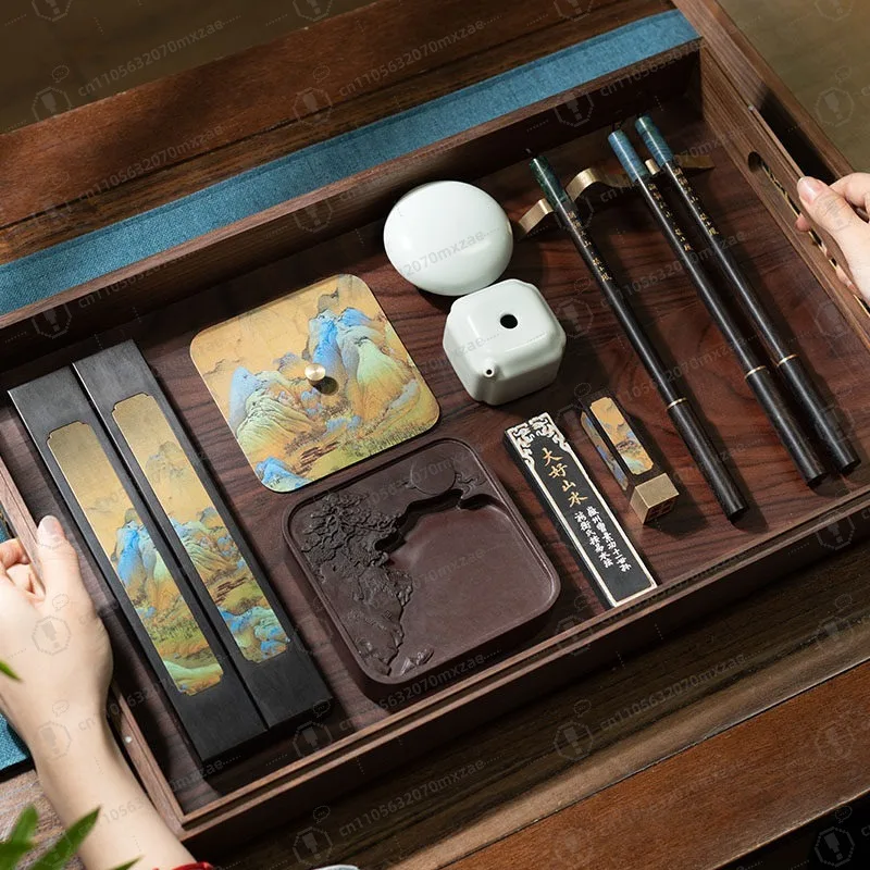 Набор для каллиграфии Qianli Jiangshan — 4 сокровища для изучения премиум-класса с чернилами Хуэй, кистью и чернилами, подарочной коробкой
Набор для каллиграфии Qianli Jiangshan — 4 сокровища для изучения премиум-класса с чернилами Хуэй, кистью и чернилами, подарочной коробкой