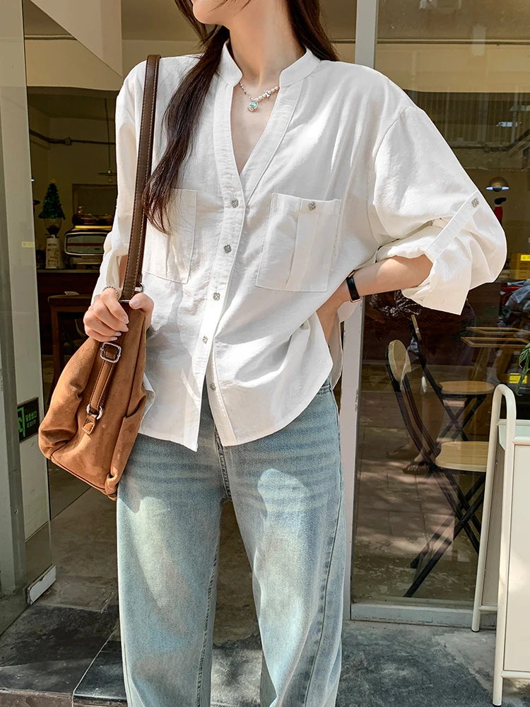 Women's Summer Lightweight Long Sleeve V-Neck White Sun Protection Shirt Outerwear Luxury Feel Loose Fit Button Detail Cotton...
Women's Summer Lightweight Long Sleeve V-Neck White Sun Protection Shirt Outerwear Luxury Feel Loose Fit Button Detail Cotton...