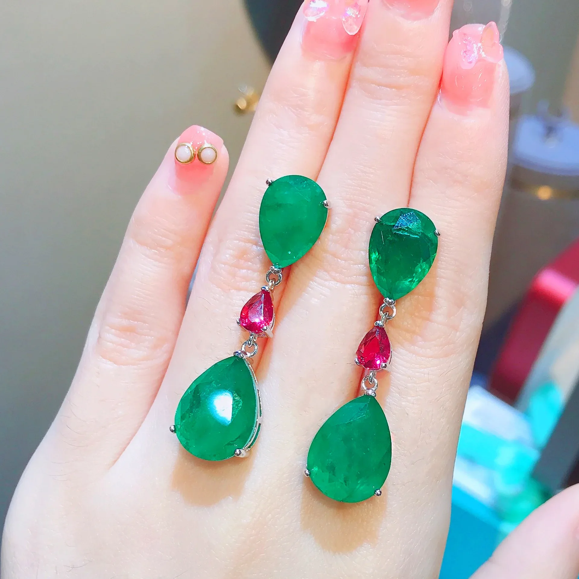 Luxury Simulation Emerald Paraiba Earrings Women's Simple Water Drop-shaped Green Dangle Earring Color Treasure Jewelry
Luxury Simulation Emerald Paraiba Earrings Women's Simple Water Drop-shaped Green Dangle Earring Color Treasure Jewelry