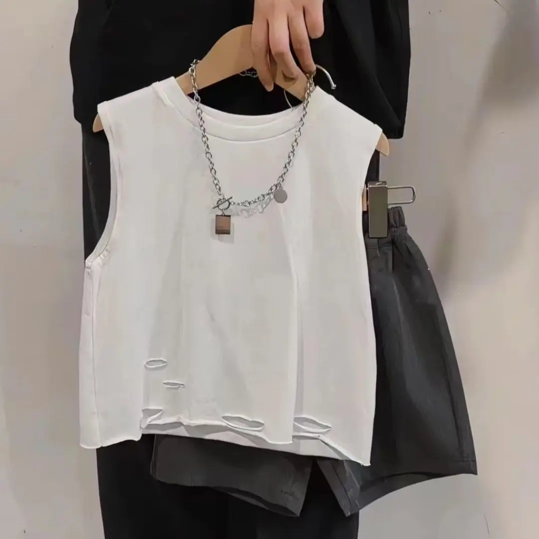 2025 Summer New Boys' Sleeveless Top with Broken Hole Pure Cotton Casual Loose Korean Style Elegance
2025 Summer New Boys' Sleeveless Top with Broken Hole Pure Cotton Casual Loose Korean Style Elegance