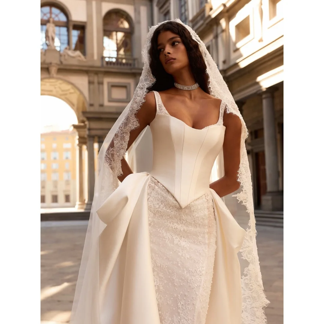 Custom Vestido De Novia Spaghetti Strap Corset Mermaid Wedding Dress with Detachable Satin Overskirt Lace Bridal Gown
Custom Vestido De Novia Spaghetti Strap Corset Mermaid Wedding Dress with Detachable Satin Overskirt Lace Bridal Gown