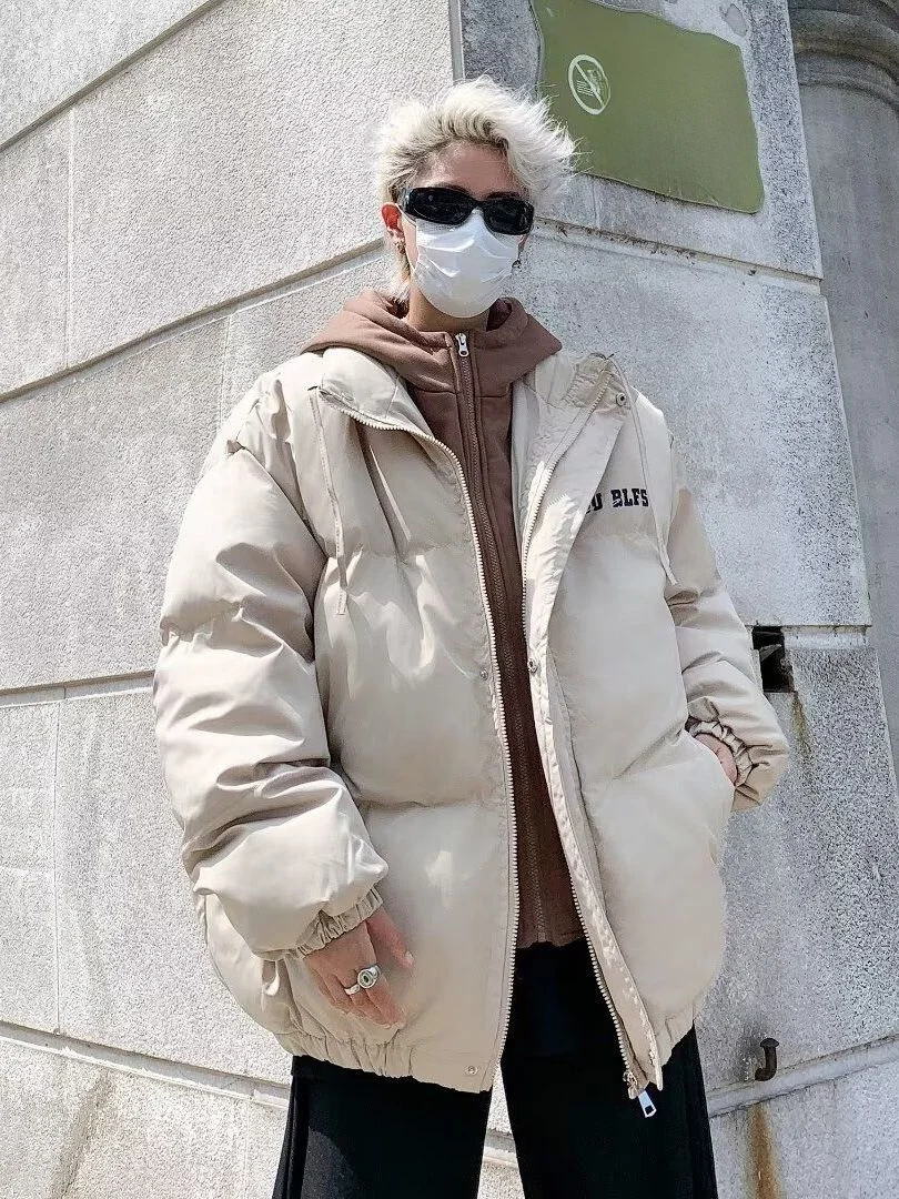 Новая мужская утепленная зимняя хлопковая куртка 2025 года: теплая, повседневная, спортивная, модная верхняя одежда с наполнителем из полиэстера, на молнии, с капюшоном
Новая мужская утепленная зимняя хлопковая куртка 2025 года: теплая, повседневная, спортивная, модная верхняя одежда с наполнителем из полиэстера, на молнии, с капюшоном