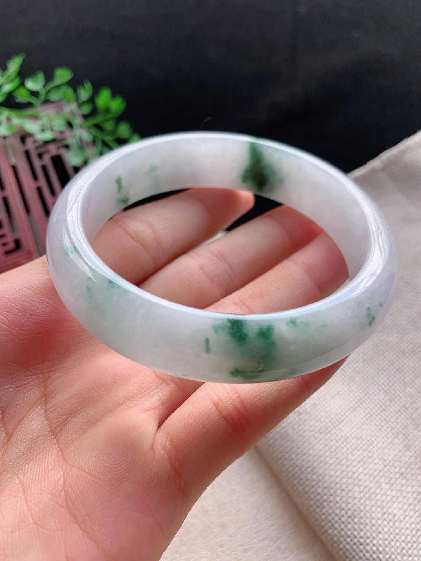 Natural Myanmar Jade Jade 54mm-62mm bracelet Princess jewelry bracelet send mom send girlfriend gift
Natural Myanmar Jade Jade 54mm-62mm bracelet Princess jewelry bracelet send mom send girlfriend gift