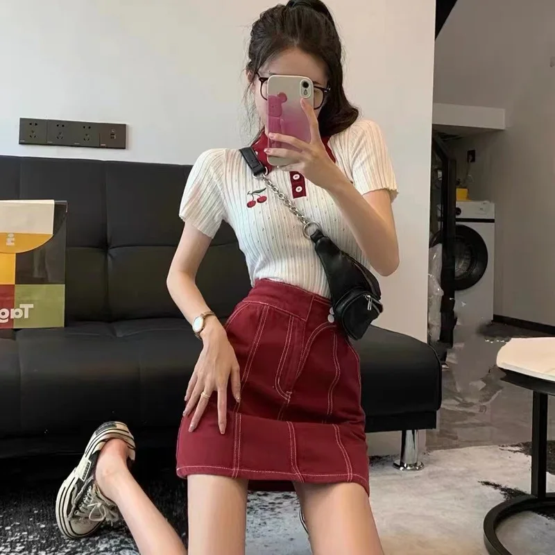 Boring Honey Summer Letter Red Patchwork Turn-Down Collar T-Shirt Chic Cherry Embroidery Tops Women Short All-Match Knitted Top
Boring Honey Summer Letter Red Patchwork Turn-Down Collar T-Shirt Chic Cherry Embroidery Tops Women Short All-Match Knitted Top