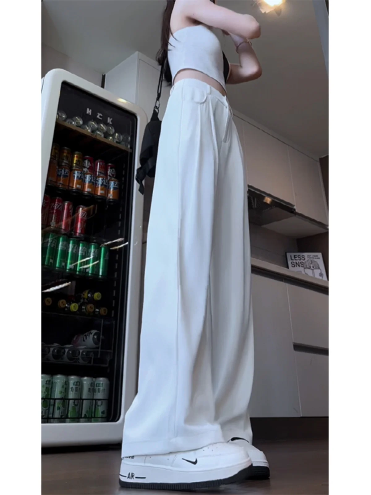 Мужские летние брюки American Sle из ледяного шелка с высокой талией, белые, свободного кроя, элегантные, с широкими штанинами, повседневные, для отдыха
Мужские летние брюки American Sle из ледяного шелка с высокой талией, белые, свободного кроя, элегантные, с широкими штанинами, повседневные, для отдыха