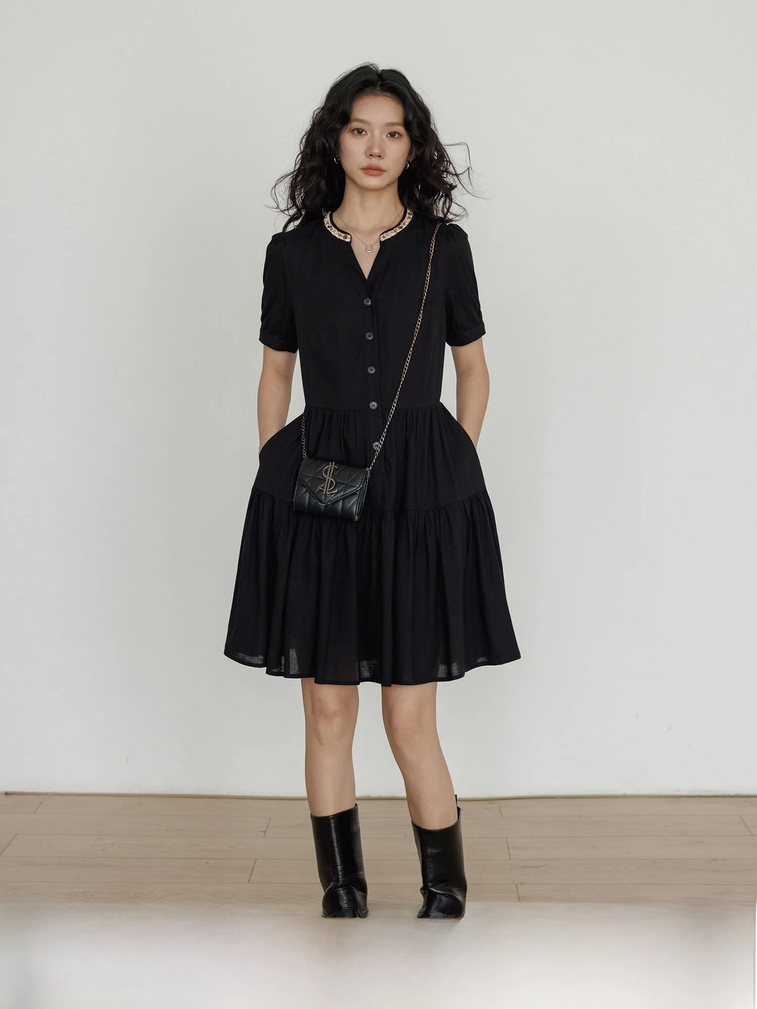 Vastand 2025 New Casual Design Sensation Vacation Gentle Short Skirt Summer V-neck Slimming Dress Women's High Waist Bubble S...
Vastand 2025 New Casual Design Sensation Vacation Gentle Short Skirt Summer V-neck Slimming Dress Women's High Waist Bubble S...