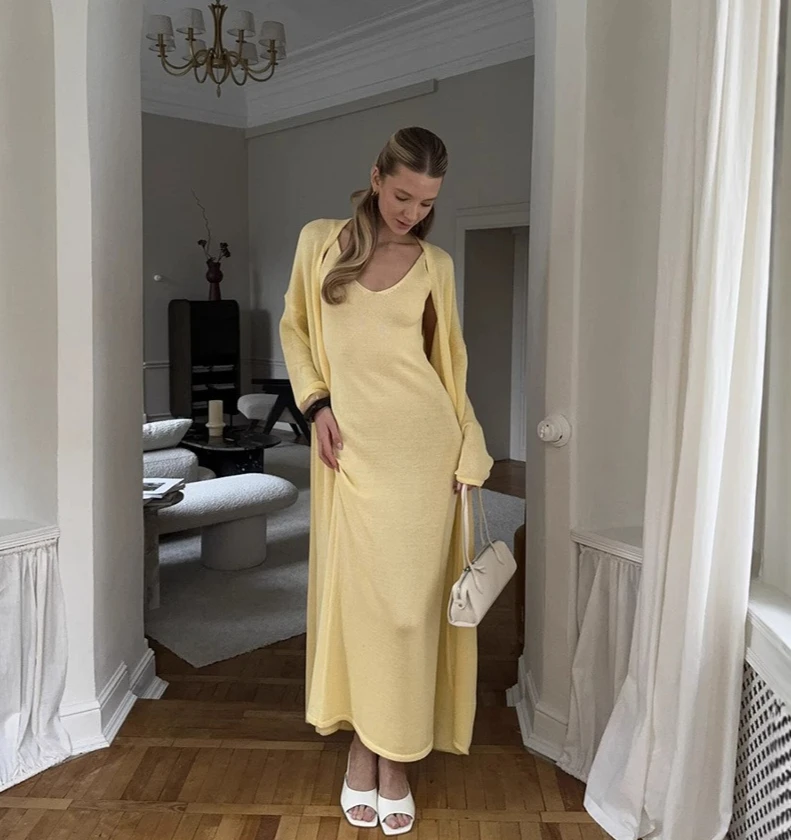 Women's Dress Knitted Hollow Vest Long Skirt Long Sleeve Cardigan Set Women's Soft Knitted Blouse Summer Women's Suit
Women's Dress Knitted Hollow Vest Long Skirt Long Sleeve Cardigan Set Women's Soft Knitted Blouse Summer Women's Suit