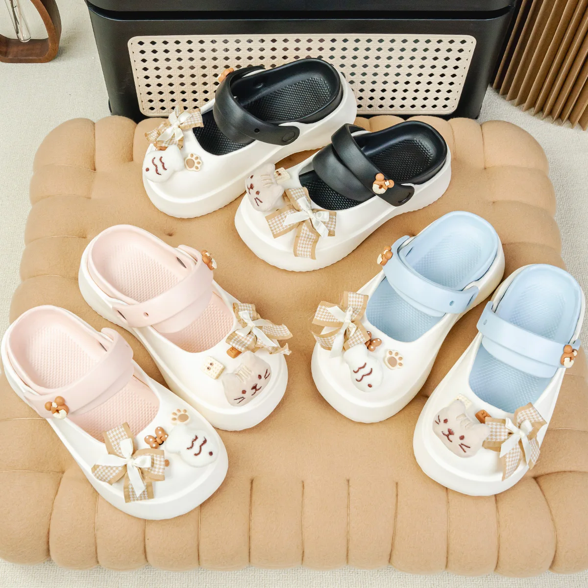 New Versatile Kitten Bow Color-Blocked Clogs for Women, Non-Slip Outdoor Slippers, Fashionable Closed-Toe Sandals 600
New Versatile Kitten Bow Color-Blocked Clogs for Women, Non-Slip Outdoor Slippers, Fashionable Closed-Toe Sandals 600