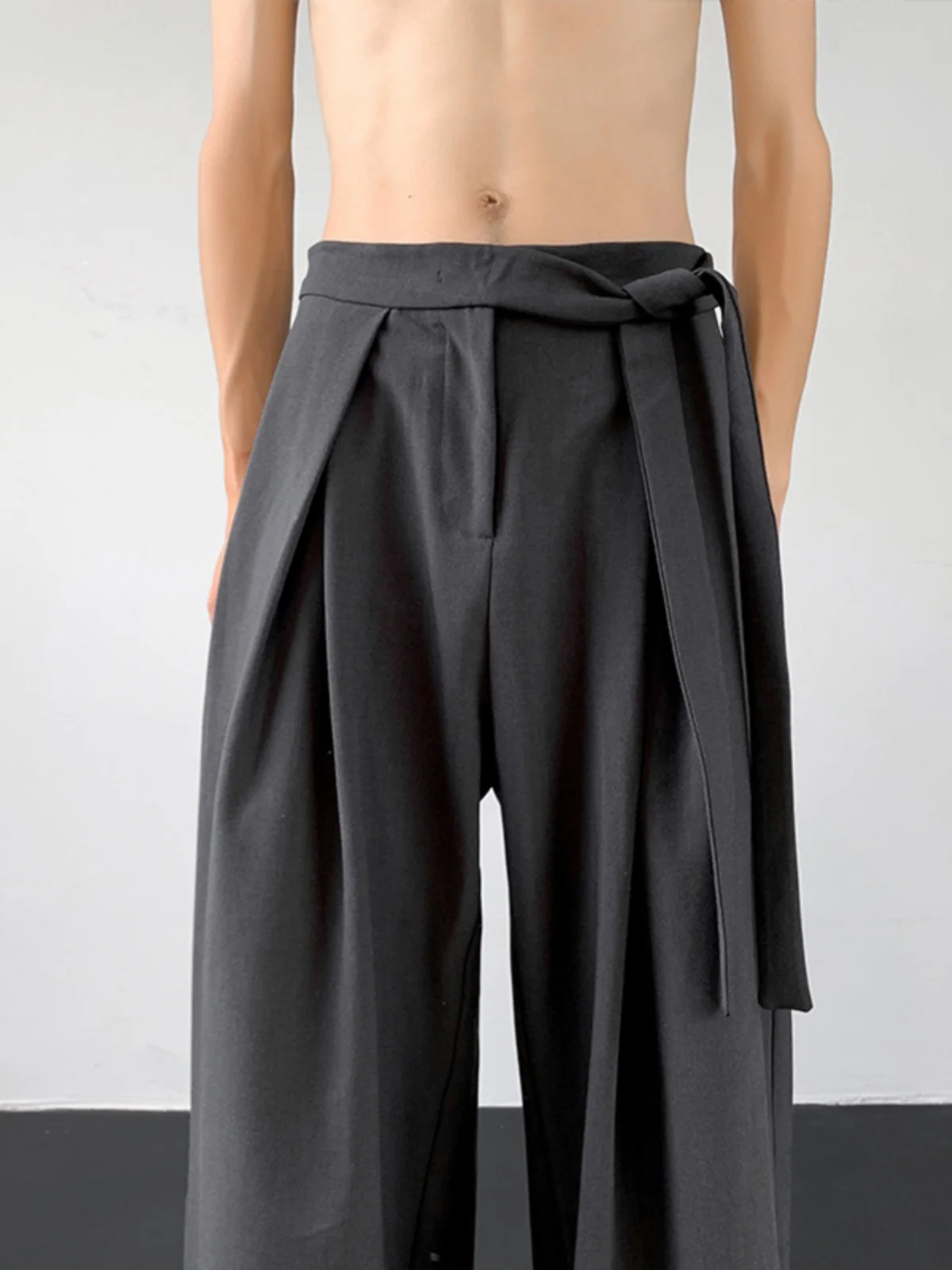 Мужские брюки с высокой талией, прямые, длинные, в новом китайском стиле, повседневные, зауженные, широкие, модные, весенние
Мужские брюки с высокой талией, прямые, длинные, в новом китайском стиле, повседневные, зауженные, широкие, модные, весенние