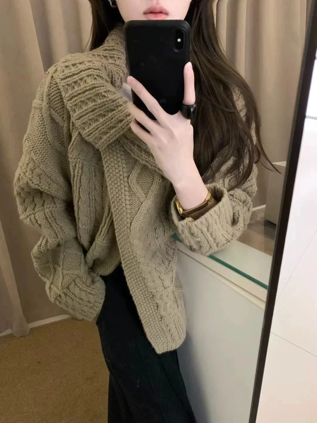 Корейский винтажный свитер-пальто крупной вязки для женщин, теплый вязаный топ в стиле Lazy Sle с большим воротником и узором «косы»
Корейский винтажный свитер-пальто крупной вязки для женщин, теплый вязаный топ в стиле Lazy Sle с большим воротником и узором «косы»