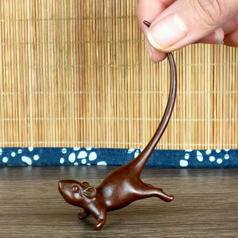 Antique Imitation Copper Solid Zodiac Rat Small Ornament Long Tail Rat Creative Tea Ceremony Tea Pet Desktop Decoration
Antique Imitation Copper Solid Zodiac Rat Small Ornament Long Tail Rat Creative Tea Ceremony Tea Pet Desktop Decoration