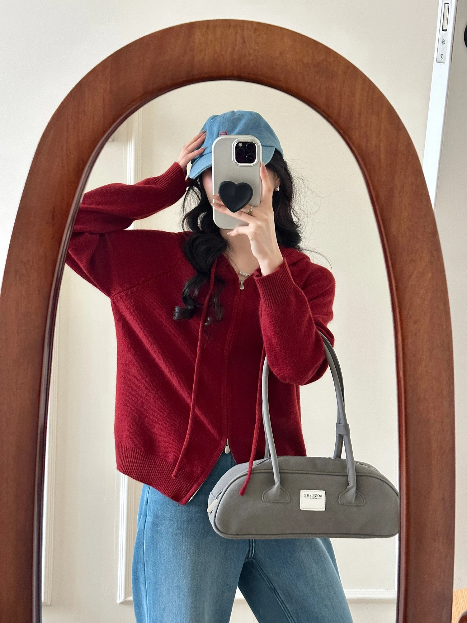 SweetAnnie 2026 Весенний винно-красный шерстяной вязаный кардиган с длинными рукавами на молнии, повседневный женский вязаный свитер
SweetAnnie 2026 Весенний винно-красный шерстяной вязаный кардиган с длинными рукавами на молнии, повседневный женский вязаный свитер