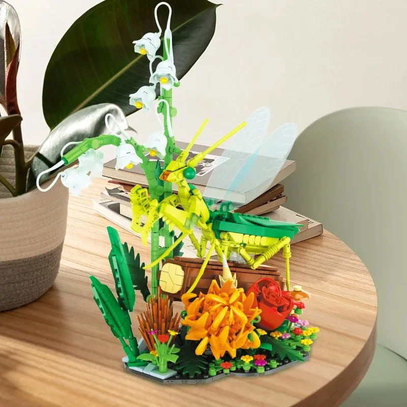 753PCS Mantis Insect Garden Flower Building Blocks Educational Toy For Adults Collection Decorative Gift Compatible with Lego
753PCS Mantis Insect Garden Flower Building Blocks Educational Toy For Adults Collection Decorative Gift Compatible with Lego