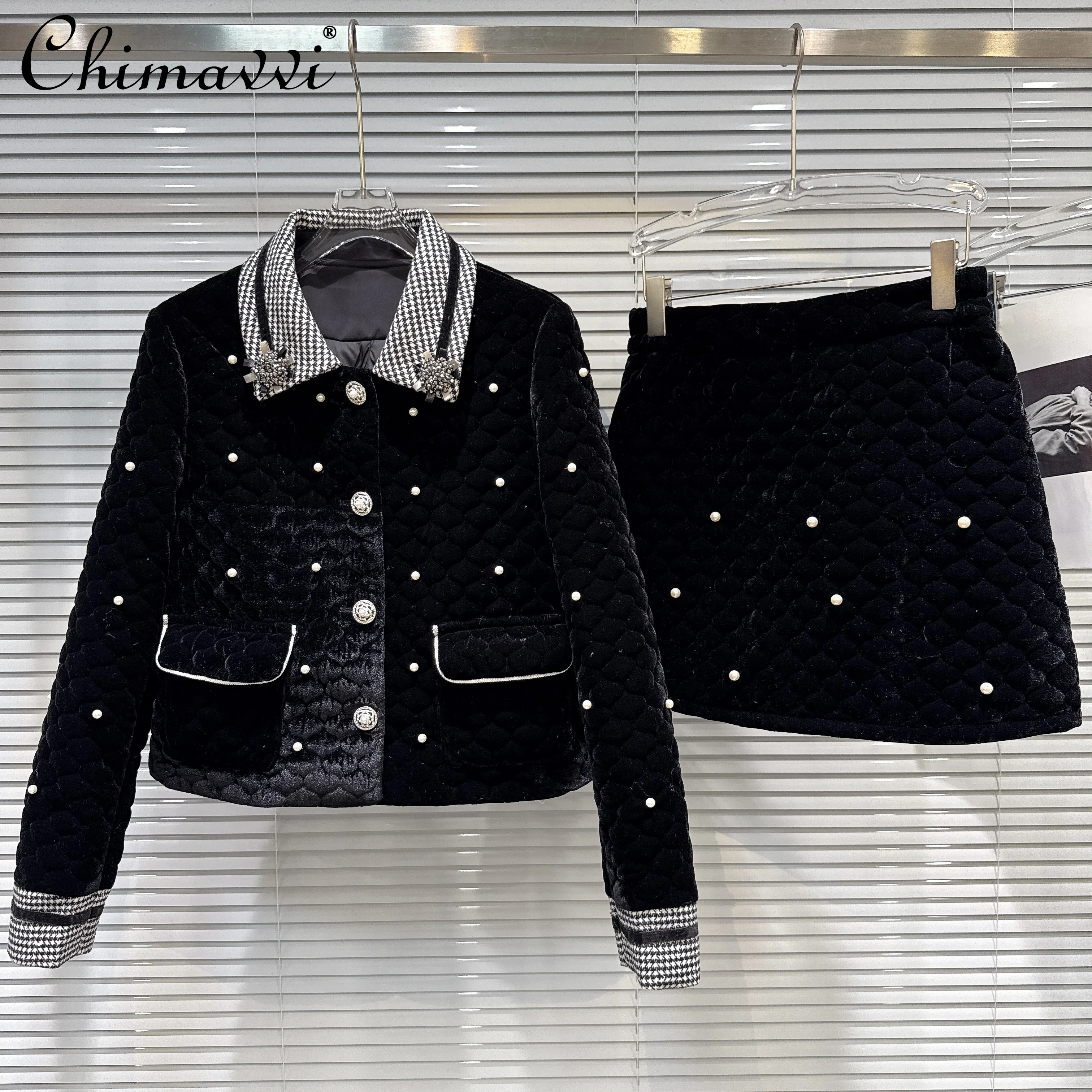 Элегантные светские черные бархатные пуховые короткие куртки во французском стиле с высокой талией, облегающие мини-юбки, комплекты из двух предметов для женщин, зима
Элегантные светские черные бархатные пуховые короткие куртки во французском стиле с высокой талией, облегающие мини-юбки, комплекты из двух предметов для женщин, зима