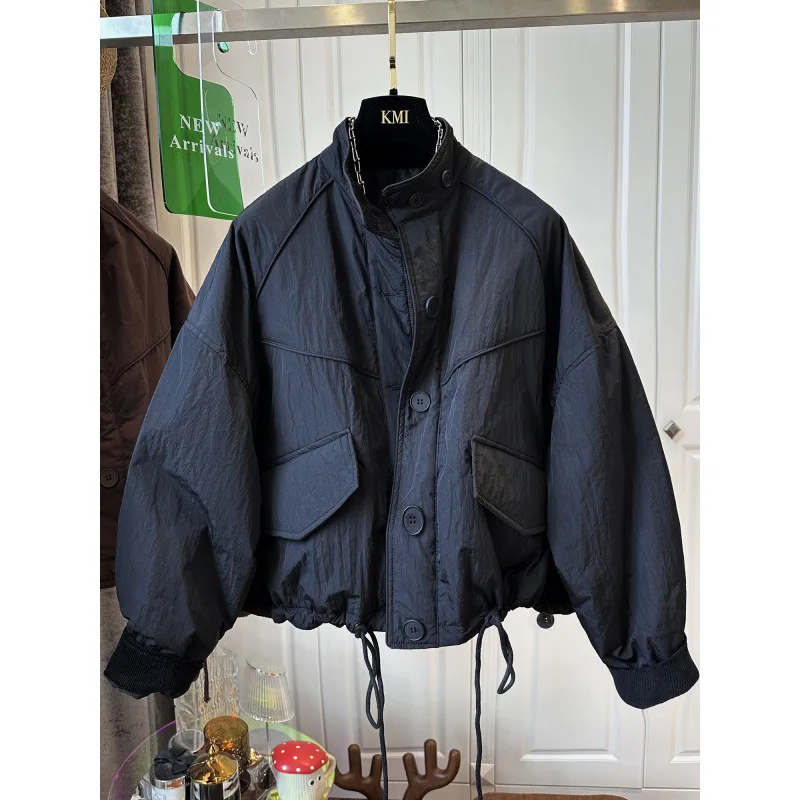 Lightweight Long-Sleeved Stand Collar Women Cotton Coat Single Breasted Drawstring Hem Double Pockets Loose Fit All-Match Casual
Lightweight Long-Sleeved Stand Collar Women Cotton Coat Single Breasted Drawstring Hem Double Pockets Loose Fit All-Match Casual