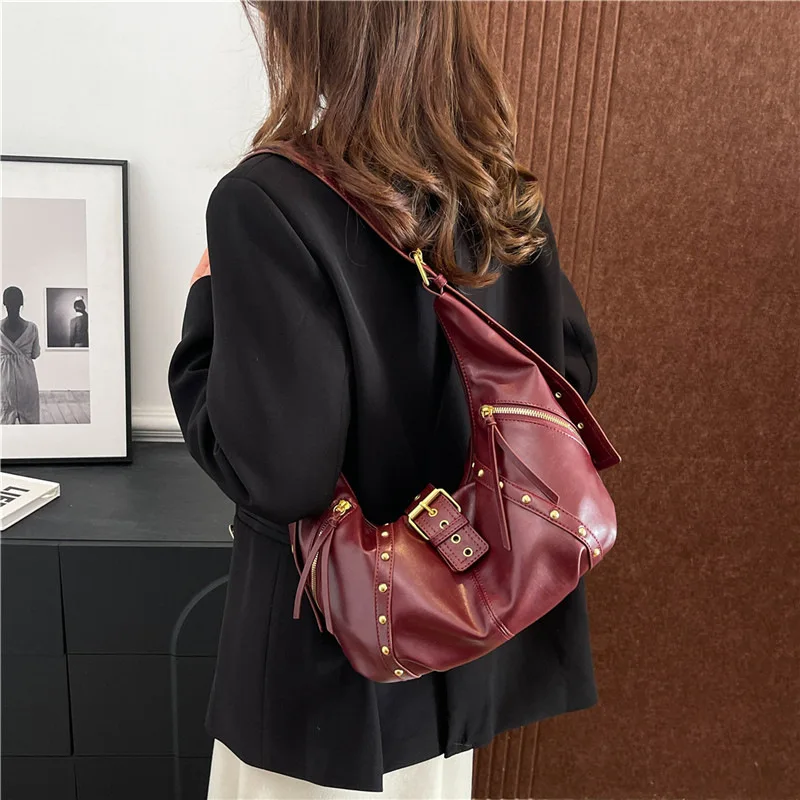 Винтажные сумки на плечо с заклепками и локомотивом для женщин, мотоциклетные женские бродяги, сумка-мессенджер под мышками, повседневные большие сумки-тоут
Винтажные сумки на плечо с заклепками и локомотивом для женщин, мотоциклетные женские бродяги, сумка-мессенджер под мышками, повседневные большие сумки-тоут