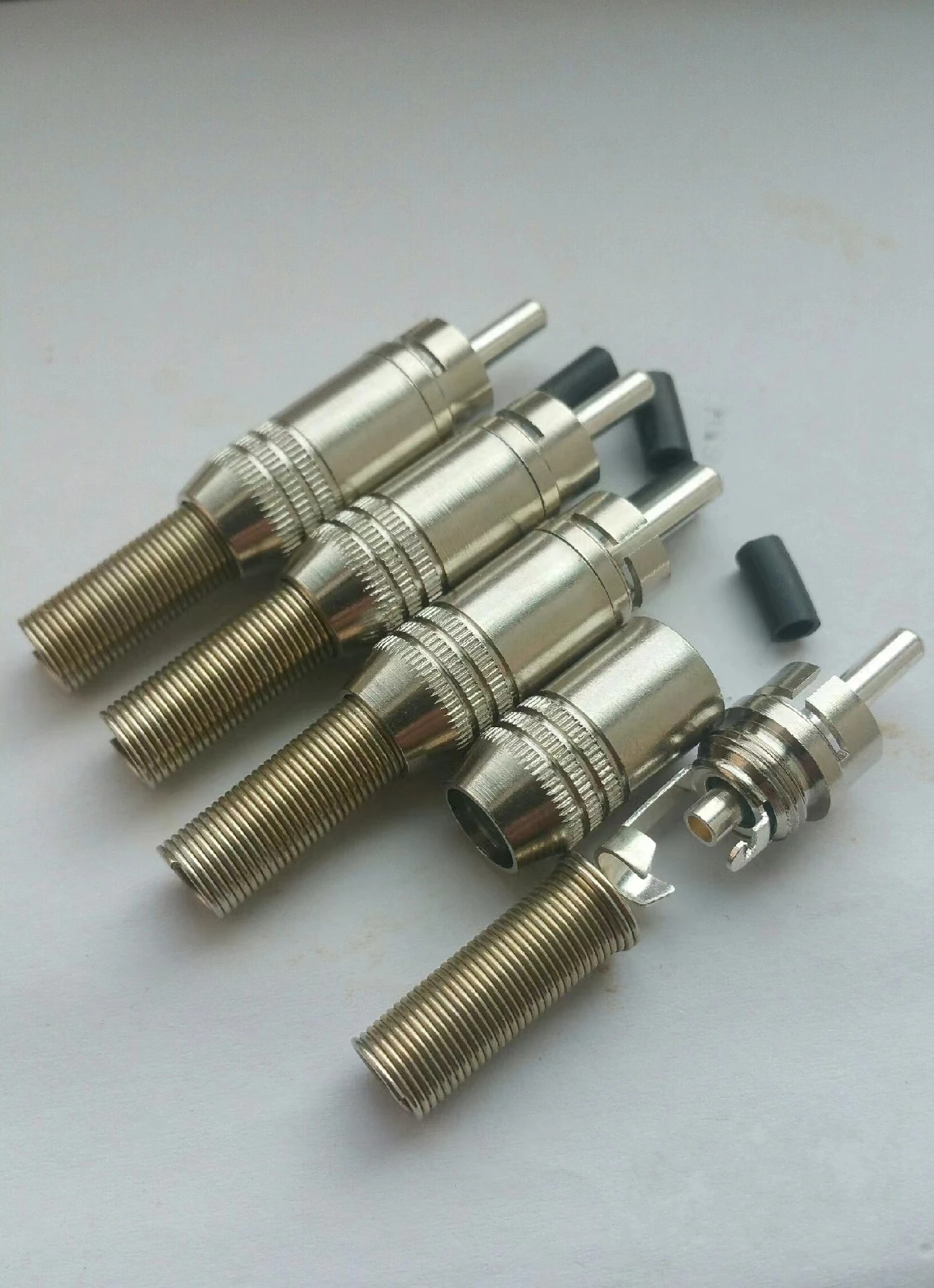 Оригинальный британский полый сердечник Deltron330, полый разъем RCA, проволока сигнала поворотного стола, вилка лотоса
Оригинальный британский полый сердечник Deltron330, полый разъем RCA, проволока сигнала поворотного стола, вилка лотоса