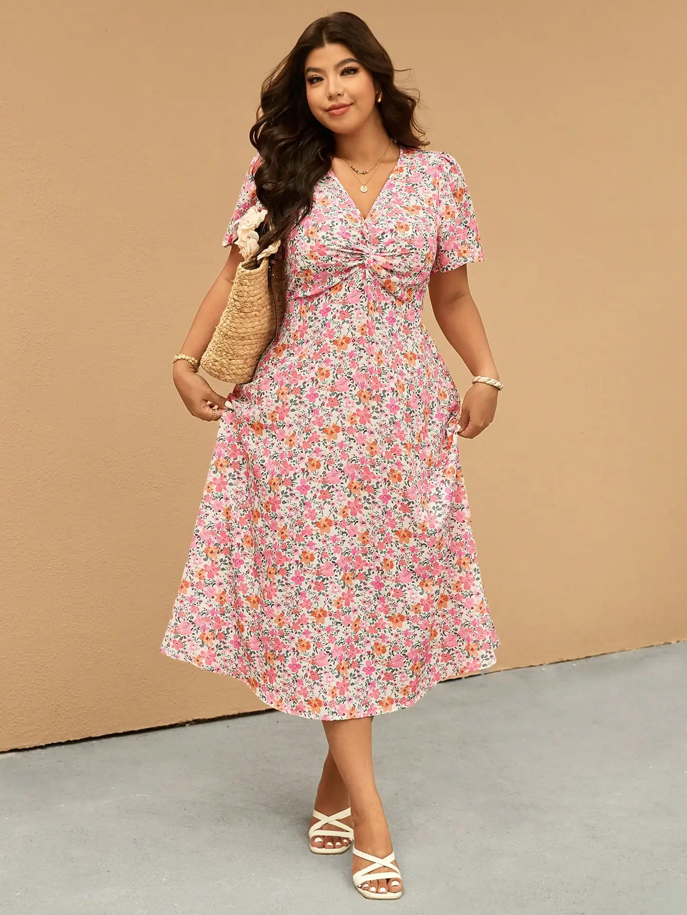 Floral Print Plus Size Midi Dress With Pleated Detail, Short Sleeve V-Neck Casual Summer Vacation Wear For Women
Floral Print Plus Size Midi Dress With Pleated Detail, Short Sleeve V-Neck Casual Summer Vacation Wear For Women