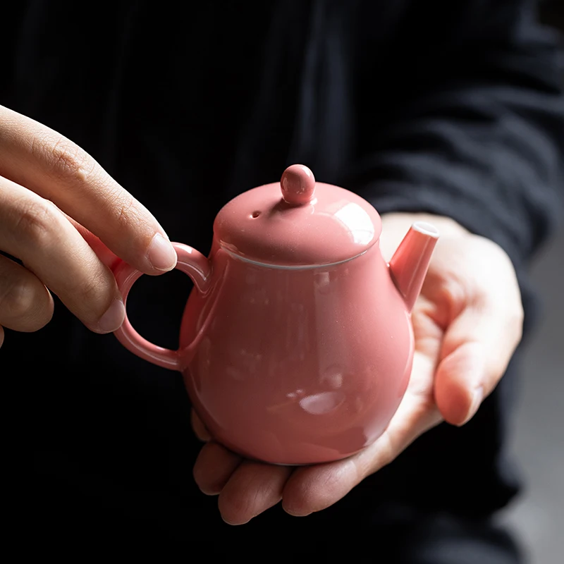 Peach Red Small Fresh Teapot Single Pot Household Tea Maker Ceramic Kung Fu Tea Set with Filter Hole Tea Kettle
Peach Red Small Fresh Teapot Single Pot Household Tea Maker Ceramic Kung Fu Tea Set with Filter Hole Tea Kettle