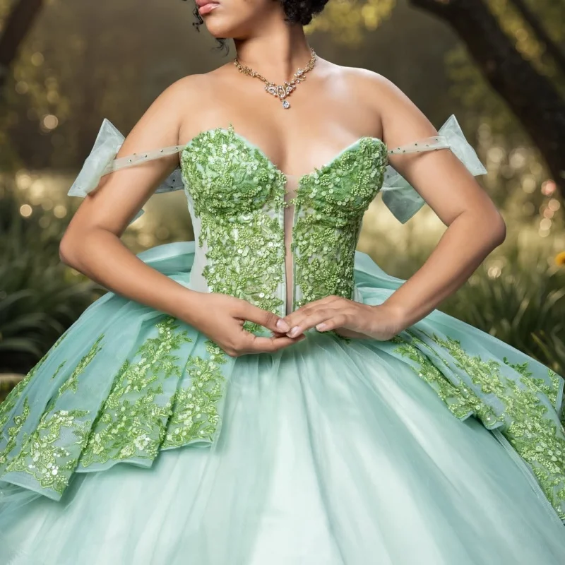 Shiny Green Quinceanera Dress off-shoulder Glitter Flower Decal Lace Layering Long tail vestidos de 15 Quinceanera Customize
Shiny Green Quinceanera Dress off-shoulder Glitter Flower Decal Lace Layering Long tail vestidos de 15 Quinceanera Customize