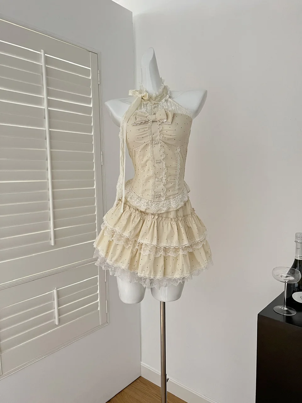 Pure Sexy Suit Women's Summer Lace Halter Neck Sleeveless Top High Waist A-line Skirt Two-piece Set Fashion Female Clothes
Pure Sexy Suit Women's Summer Lace Halter Neck Sleeveless Top High Waist A-line Skirt Two-piece Set Fashion Female Clothes