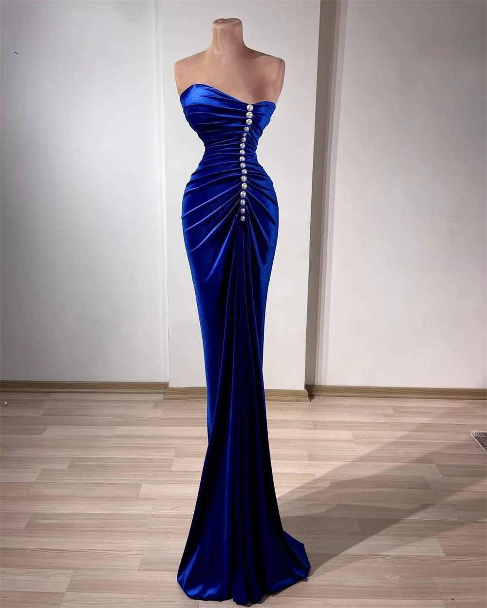 Blue Velvet Mermaid Pleated Noble Evening Gown Floor Length Sleeveless Sexy Evening Gown Customized
Blue Velvet Mermaid Pleated Noble Evening Gown Floor Length Sleeveless Sexy Evening Gown Customized