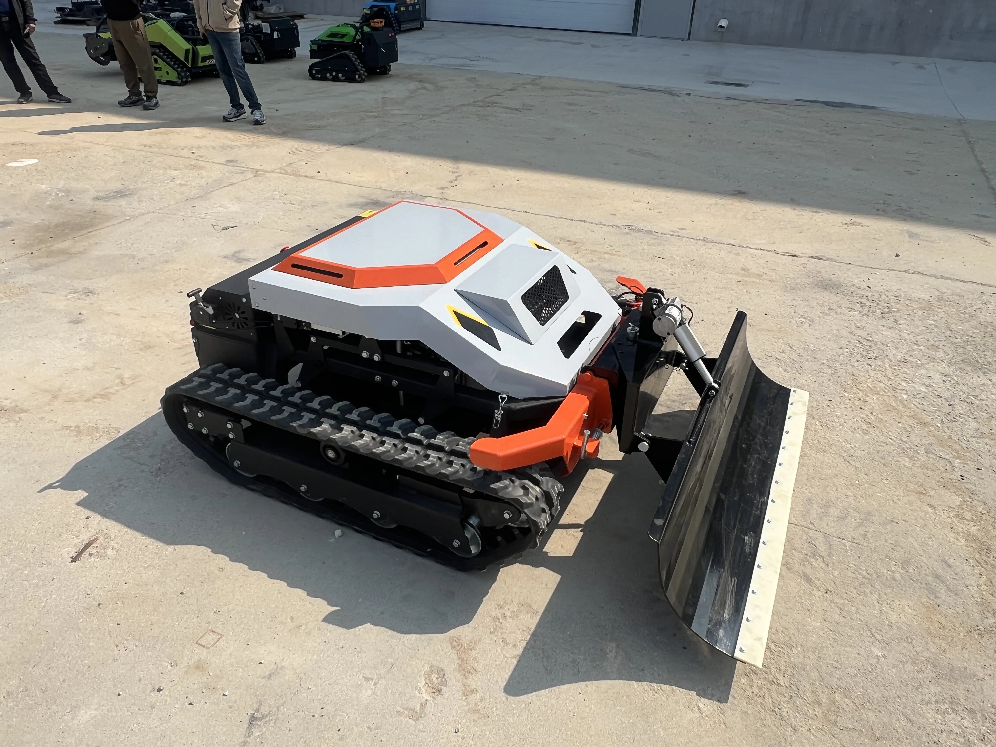 Agricultural Remote Control Robotic Mower Crawler RC Lawn Cutter For Farm Pasture Hillside Free Shipping
Agricultural Remote Control Robotic Mower Crawler RC Lawn Cutter For Farm Pasture Hillside Free Shipping