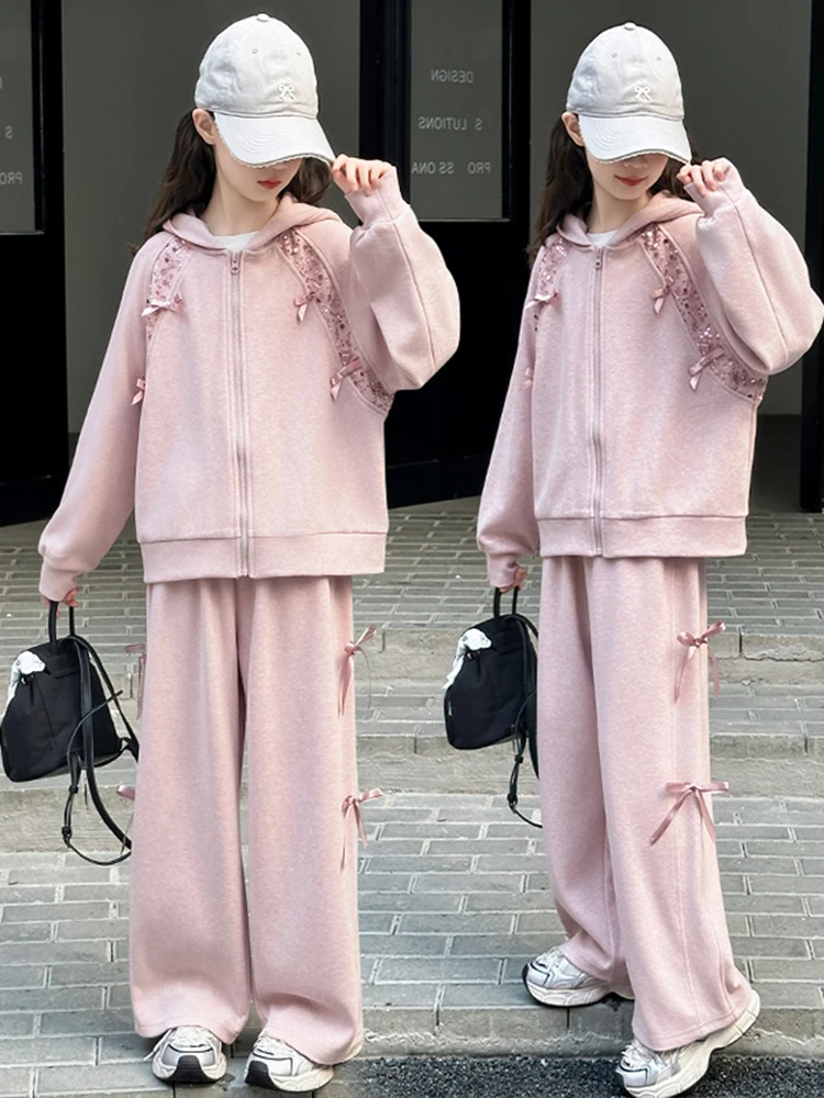 Girl's Pink Sweet Sports Set Cute Rabbit Ears Hooded Zipper Jacket Loose Bow Pants Fashion Spring Autumn Sports Two Piece Set
Girl's Pink Sweet Sports Set Cute Rabbit Ears Hooded Zipper Jacket Loose Bow Pants Fashion Spring Autumn Sports Two Piece Set