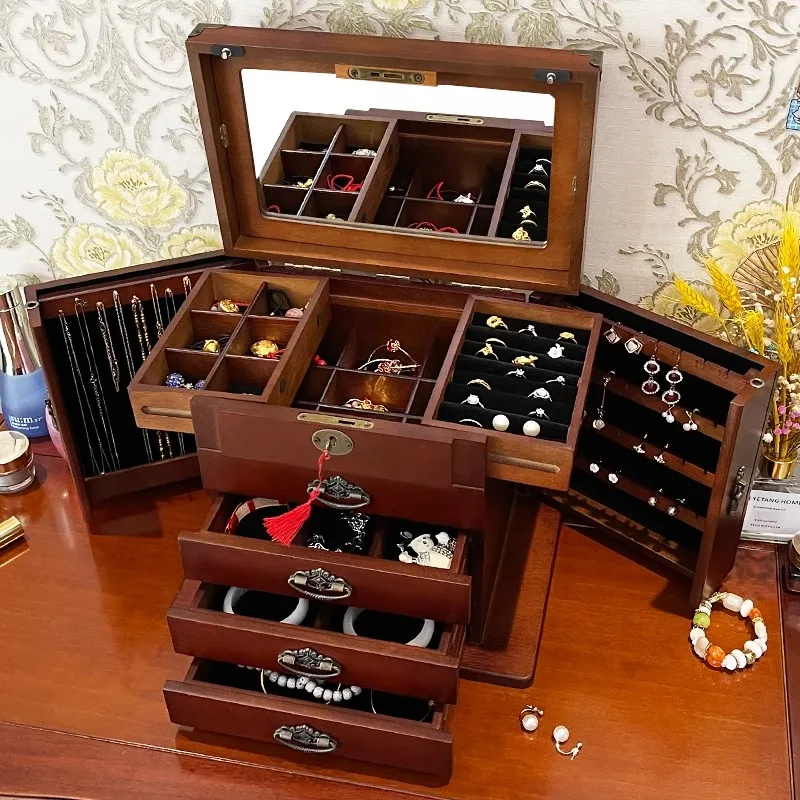 Шкатулка для украшений с замком, из массива дерева, изысканная, в европейском стиле, для колье, колец, серег, ретро, для хранения ювелирных изделий
Шкатулка для украшений с замком, из массива дерева, изысканная, в европейском стиле, для колье, колец, серег, ретро, для хранения ювелирных изделий