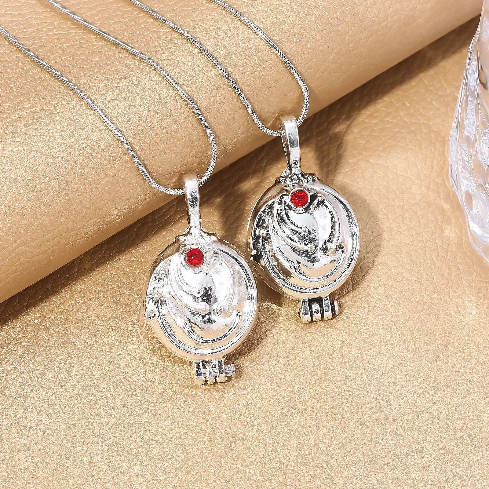 The Vampire Diaries Move Peripheral Katerina Petrova Elena Gilbert Vervain Verbena Photo Locket Pendant Necklace Cosplay Gifts
The Vampire Diaries Move Peripheral Katerina Petrova Elena Gilbert Vervain Verbena Photo Locket Pendant Necklace Cosplay Gifts