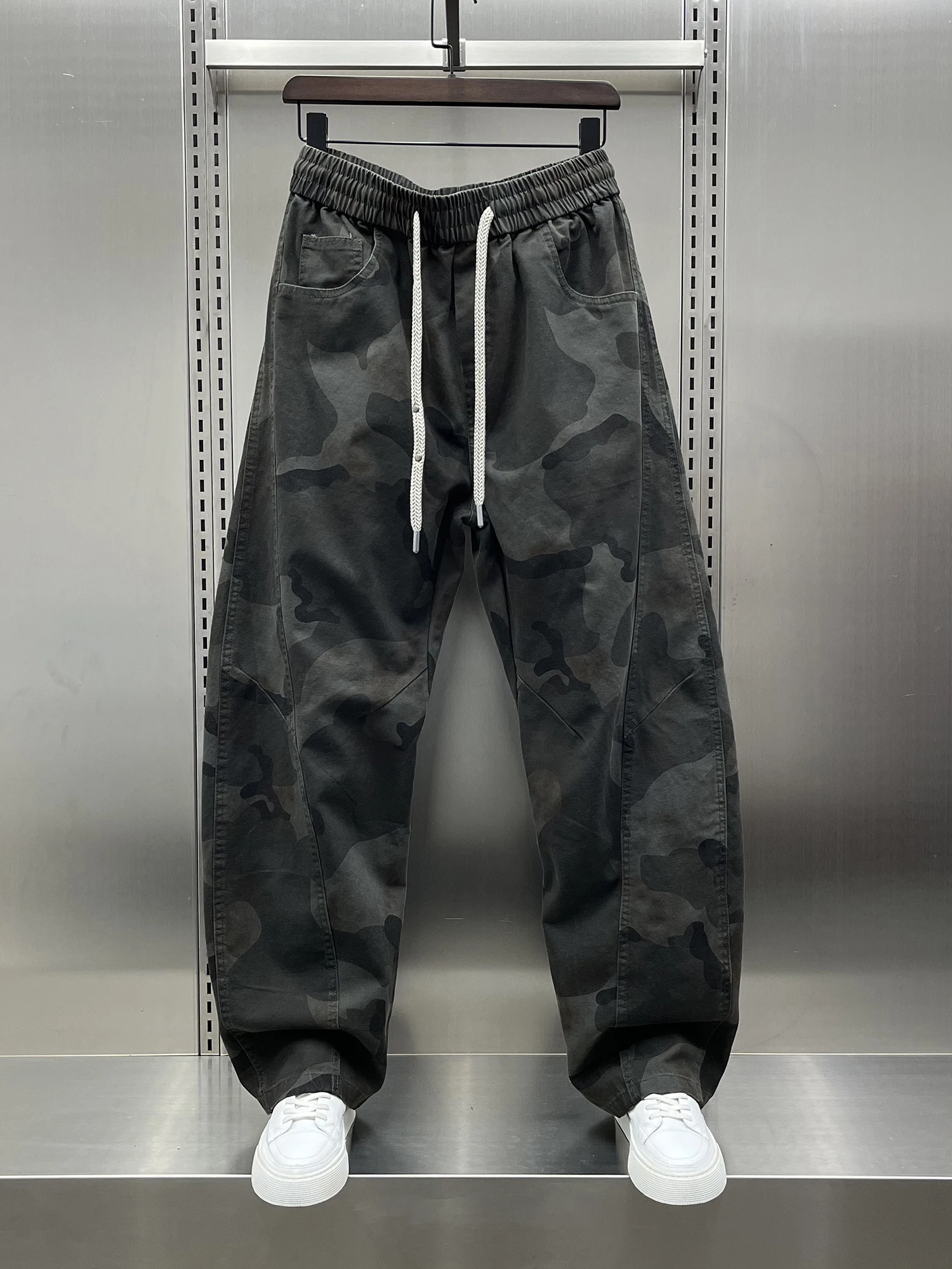 Модные камуфляжные прямые брюки для работы, мужские осенние новые стильные американские брюки в стиле High Street, крутые облегающие длинные брюки
Модные камуфляжные прямые брюки для работы, мужские осенние новые стильные американские брюки в стиле High Street, крутые облегающие длинные брюки