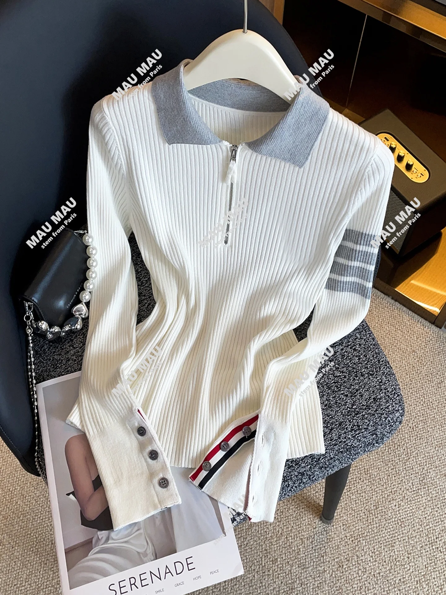 High-End American Retro College Sle Knitted Sweater Base Layer Top for Women Fall 2025 Soft Medium Fabric Long Sve
High-End American Retro College Sle Knitted Sweater Base Layer Top for Women Fall 2025 Soft Medium Fabric Long Sve