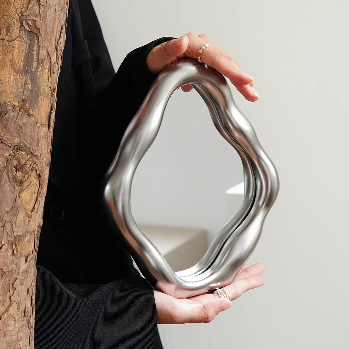 Irregular vintage dresser mirror high color French makeup mirror bedroom desktop decorative ornaments
Irregular vintage dresser mirror high color French makeup mirror bedroom desktop decorative ornaments