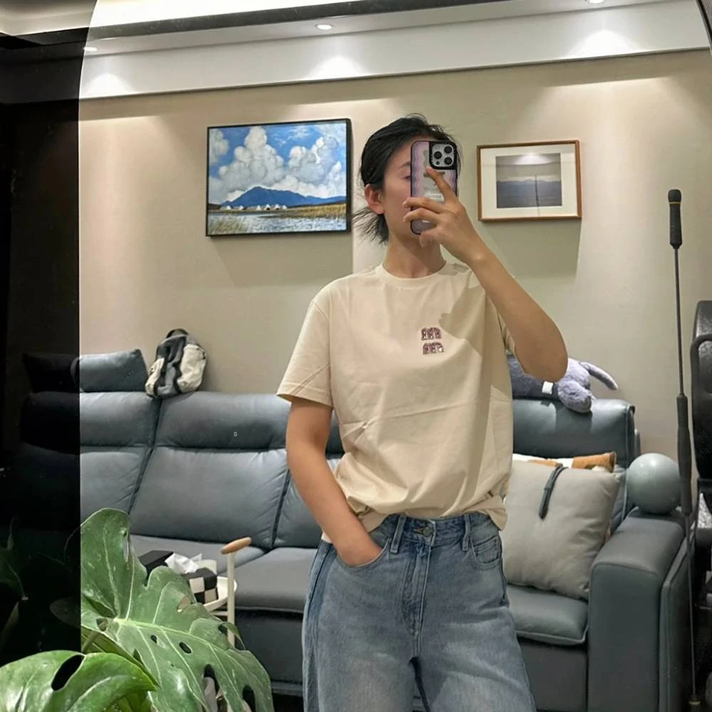 Women Top 24 Summer New Niche Design Trendy Brand Pink Diamond Letter Embellishment Casual Minimalist Short Sleeved T-shirt
Women Top 24 Summer New Niche Design Trendy Brand Pink Diamond Letter Embellishment Casual Minimalist Short Sleeved T-shirt