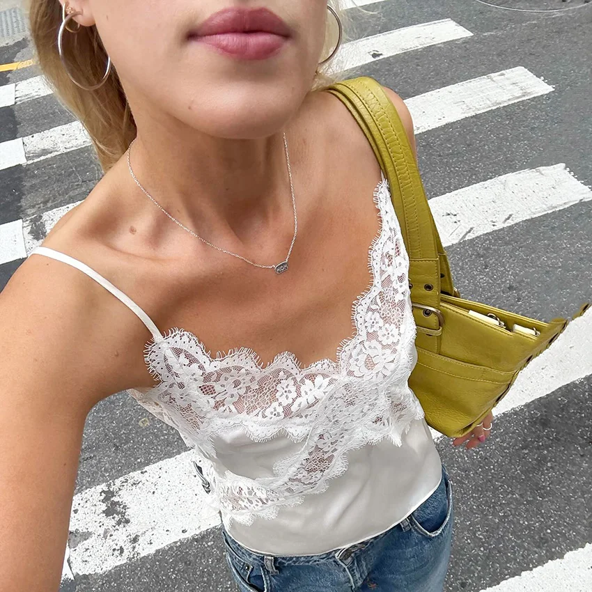 Linad сексуальный белый жилет на тонких бретельках женский уличный шикарный атласный кружевной камзол женская мода однотонный укороченный топ Camis 2025 повседневный
Linad сексуальный белый жилет на тонких бретельках женский уличный шикарный атласный кружевной камзол женская мода однотонный укороченный топ Camis 2025 повседневный