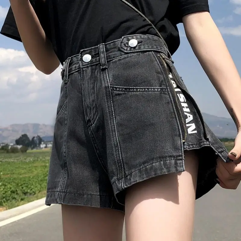 Thin high waist Korean version small versatile denim shorts hot pants wide-leg pants women's trendy ins three-point
Thin high waist Korean version small versatile denim shorts hot pants wide-leg pants women's trendy ins three-point