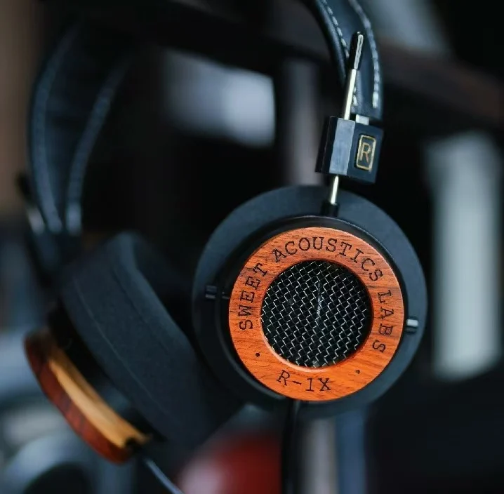 Geekyaudio RS-1X Music HIFI Stereo Studio Monitor Bass Audiophiles Musician's Headphones Headset (GRADO-mod)
Geekyaudio RS-1X Music HIFI Stereo Studio Monitor Bass Audiophiles Musician's Headphones Headset (GRADO-mod)
