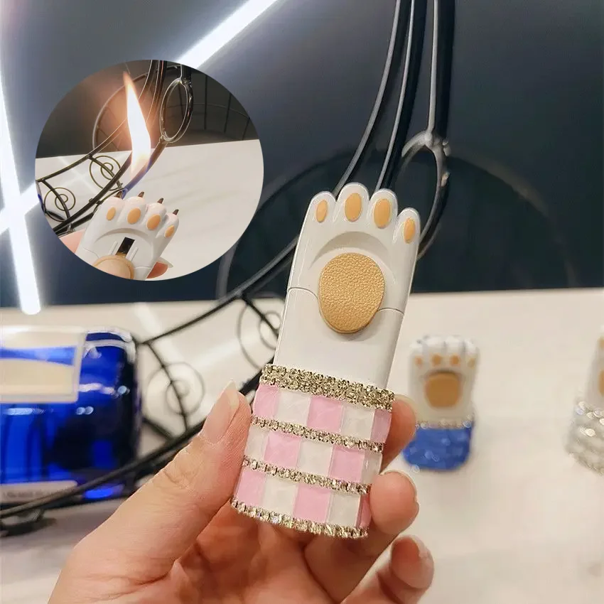 New Cute Diamond Inlaid Cat Claw Inflatable Lighter Outdoor Portable Personalized Lighter Cigarette Accessories Women's Gift
New Cute Diamond Inlaid Cat Claw Inflatable Lighter Outdoor Portable Personalized Lighter Cigarette Accessories Women's Gift