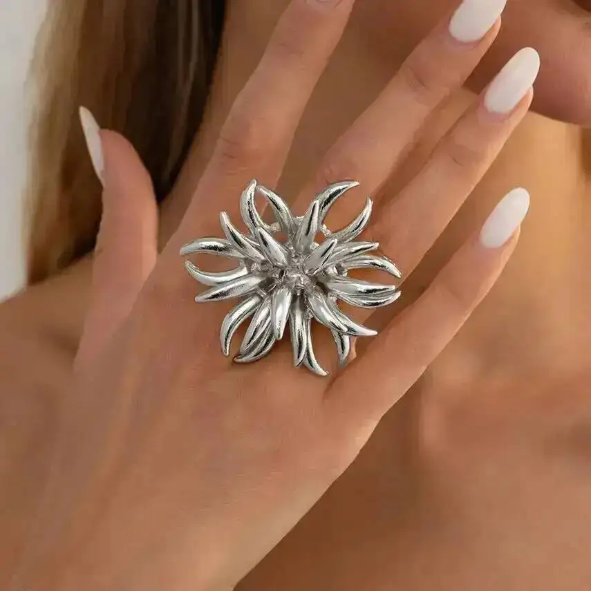 KunJoe Exaggerated Metal Hollow Firework Flower Rings Women Fashion Geometry Gold Color Finger Ring Wedding Party Jewelry Gifts
KunJoe Exaggerated Metal Hollow Firework Flower Rings Women Fashion Geometry Gold Color Finger Ring Wedding Party Jewelry Gifts