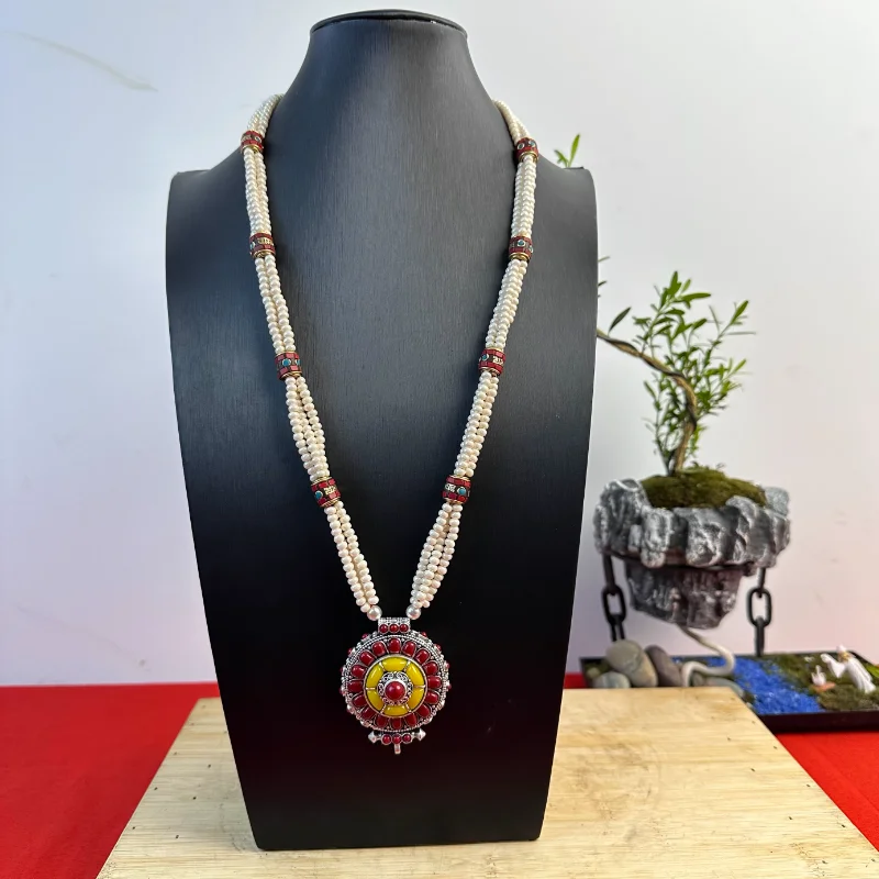 Китайское тибетское этническое ожерелье Непальской ручной работы в маленькой коробке Gar Box
Китайское тибетское этническое ожерелье Непальской ручной работы в маленькой коробке Gar Box