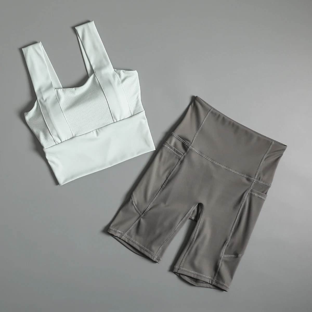 Premium fitness suit for women in summer outdoor running shock-proof gathering bra vest Pilates sports yoga suit
Premium fitness suit for women in summer outdoor running shock-proof gathering bra vest Pilates sports yoga suit