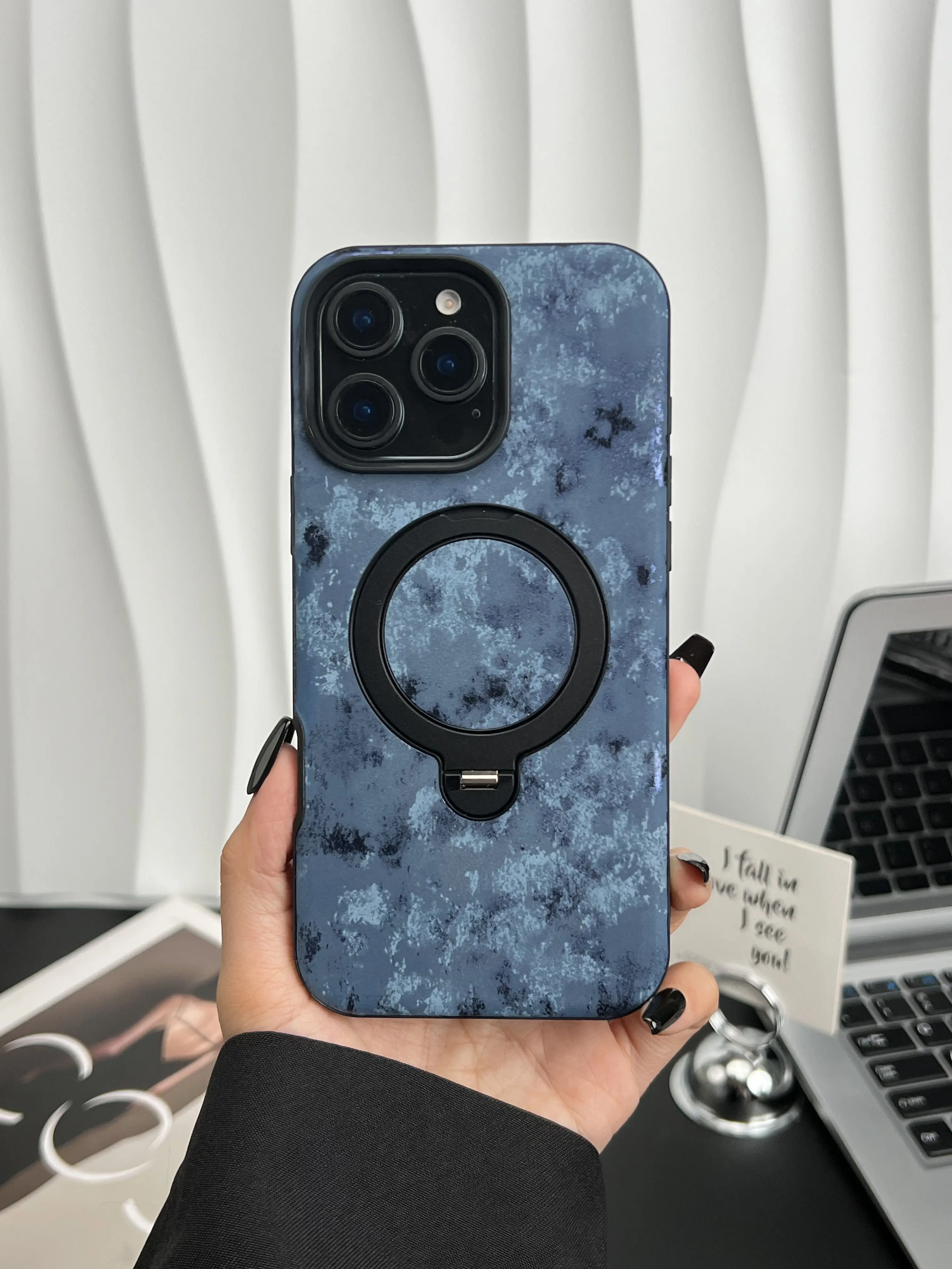 Чехол для iPhone 16 Pro Max с новым узором в виде ракушки и других 4 узорами на 360 градусов ° Простой кожаный чехол с вращающейся подставкой для iPhone15Pro Max
Чехол для iPhone 16 Pro Max с новым узором в виде ракушки и других 4 узорами на 360 градусов ° Простой кожаный чехол с вращающейся подставкой для iPhone15Pro Max