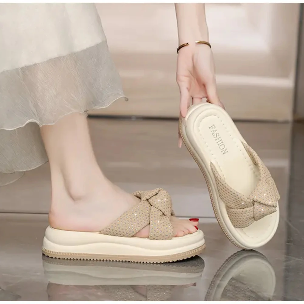 New Summer Slippers for Women, Fashionable and Comfortable, New Style
New Summer Slippers for Women, Fashionable and Comfortable, New Style
