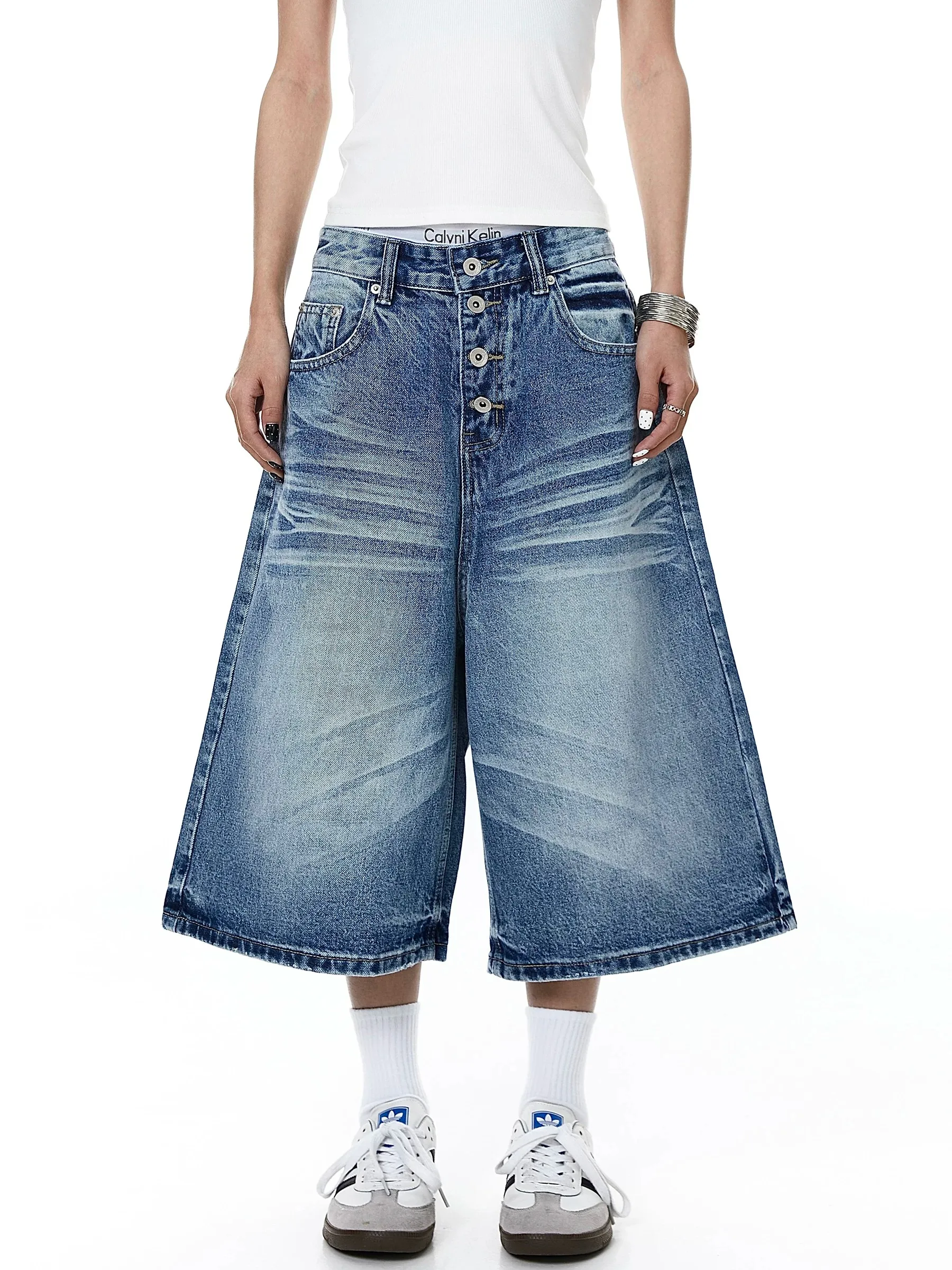 Washed Denim Wide Leg Jeans American Retro Pattern Half-Length Shorts Unisex Summer High Street Cleanfit Jeans
Washed Denim Wide Leg Jeans American Retro Pattern Half-Length Shorts Unisex Summer High Street Cleanfit Jeans