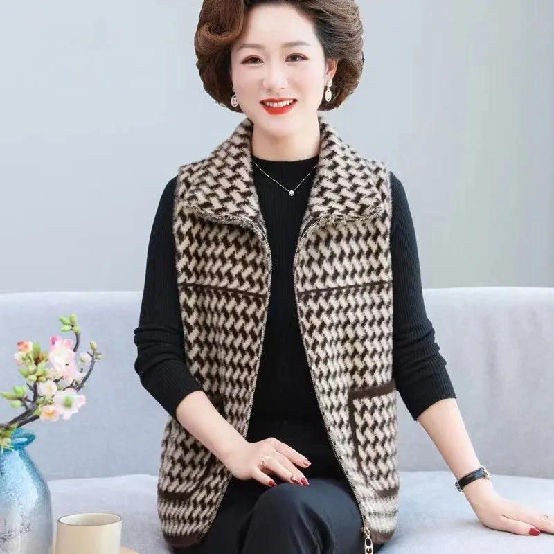 Middle-aged Elderly Women Mink Velvet Sweater Vest New Spring Mother Sleeveless Waistcoat Warm Knit Cardigan Vests Jacket
Middle-aged Elderly Women Mink Velvet Sweater Vest New Spring Mother Sleeveless Waistcoat Warm Knit Cardigan Vests Jacket