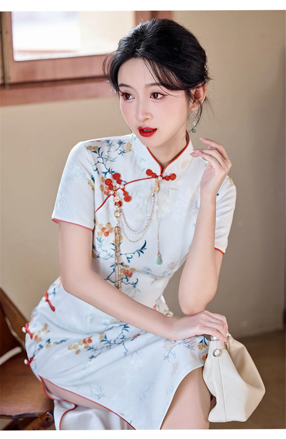 Китайское традиционное платье, повседневное платье Cheongsam для женщин и девочек, модное винтажное ретро Ципао с коротким рукавом
Китайское традиционное платье, повседневное платье Cheongsam для женщин и девочек, модное винтажное ретро Ципао с коротким рукавом
