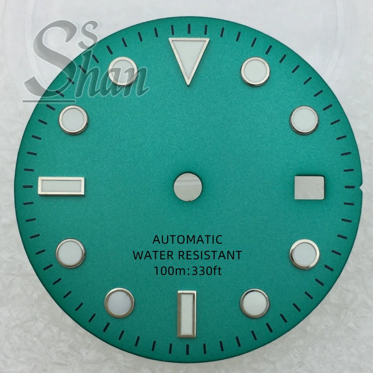 29mm watch dial features a date window at the 3 o 'clock position which is suitable for the components of the NH35 NH36 movement
29mm watch dial features a date window at the 3 o 'clock position which is suitable for the components of the NH35 NH36 movement